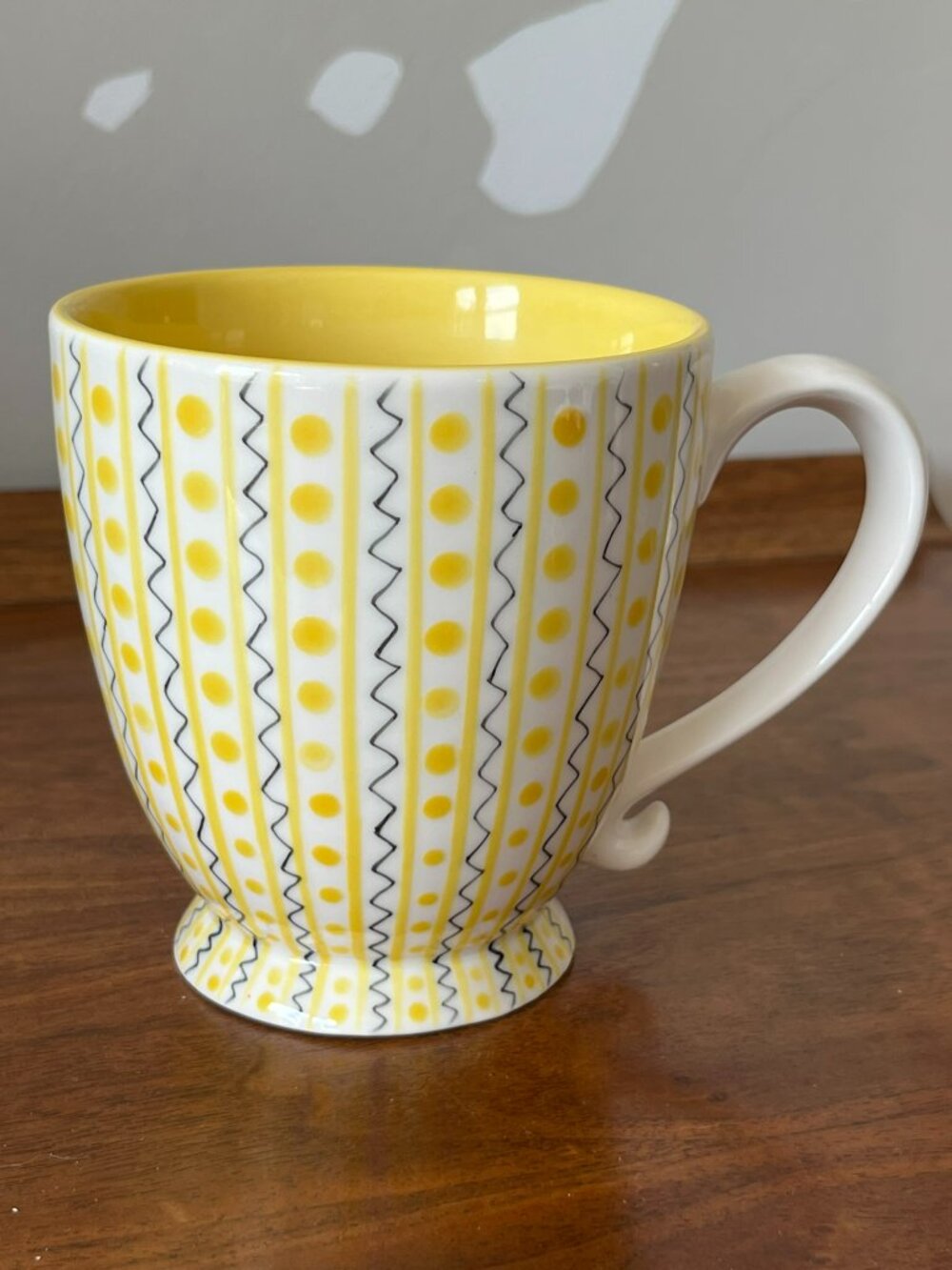 Starbucks Barista Yellow Polka Dot Zig Zag Pedestal Mug 2003 16 oz Vintage White